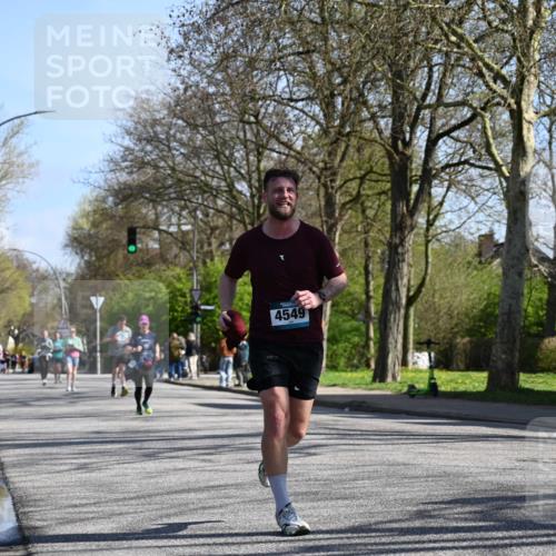 12.04.2026 - 45. Internationalen Wilhelmsburger Insellauf J. Mangold http://msf.ph/oto/9464806 12.04.2026 10:56:07 Ziel 2797, 2796, 2921, 2808, 3916, 4494, 5047, 4070, 5771, 4549, 4717, 2055, 5512, 2220, 4158, 2133, 2754, 4155, 2795, 3917, 3917, 5319, 5352, 2915, 3224, 4654, 3059, 3187 meine-sportfotos.de