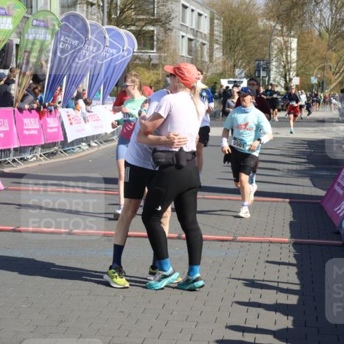 12.04.2026 - 45. Internationalen Wilhelmsburger Insellauf Strokosch-Dieckow http://msf.ph/oto/9464843 12.04.2026 10:56:58 Ziel 2133, 2754, 4155, 2795, 3917, 5319, 5352 meine-sportfotos.de