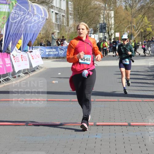 12.04.2026 - 45. Internationalen Wilhelmsburger Insellauf Strokosch-Dieckow http://msf.ph/oto/9464851 12.04.2026 11:14:38 Ziel 3202, 4548, 2404 meine-sportfotos.de