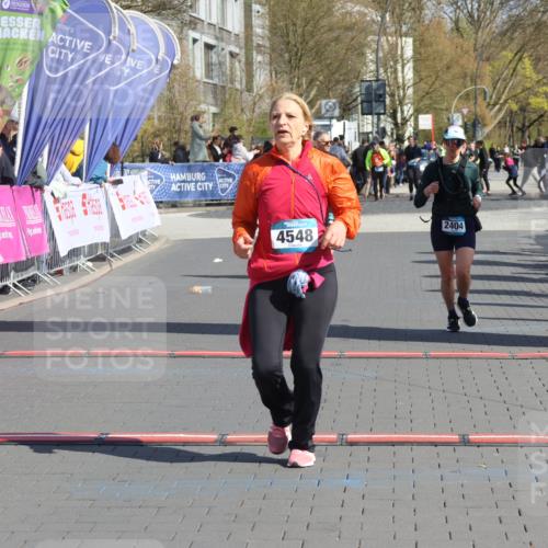 12.04.2026 - 45. Internationalen Wilhelmsburger Insellauf Strokosch-Dieckow http://msf.ph/oto/9464866 12.04.2026 11:14:38 Ziel 3202, 4548, 2404 meine-sportfotos.de