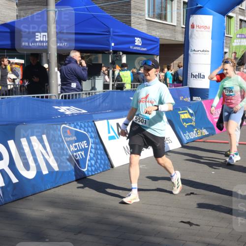 12.04.2026 - 45. Internationalen Wilhelmsburger Insellauf Strokosch-Dieckow http://msf.ph/oto/9464872 12.04.2026 10:57:02 Ziel 2795, 3917, 5319, 5352, 2915, 3224 meine-sportfotos.de