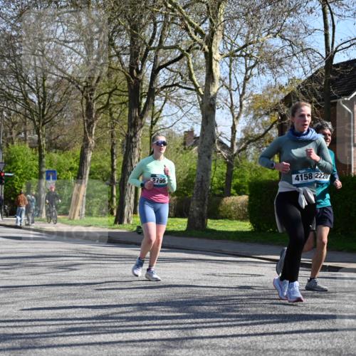 12.04.2026 - 45. Internationalen Wilhelmsburger Insellauf J. Mangold http://msf.ph/oto/9464874 12.04.2026 10:56:22 Ziel 5771, 4549, 4717, 2055, 5512, 2220, 4158, 2133, 2754, 4155, 2795, 3917, 5319, 5352, 2915, 3224, 4654, 3059, 3187, 4448, 2912, 2913, 4927, 2791, 2067, 4321, 2744, 5508 meine-sportfotos.de
