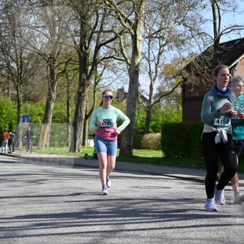 12.04.2026 - 45. Internationalen Wilhelmsburger Insellauf J. Mangold http://msf.ph/oto/9464880 12.04.2026 10:56:22 Ziel 5771, 4549, 4717, 2055, 5512, 2220, 4158, 2133, 2754, 4155, 2795, 3917, 5319, 5352, 2915, 3224, 4654, 3059, 3187, 4448, 2912, 2913, 4927, 2791, 2067, 4321, 2744, 5508 meine-sportfotos.de