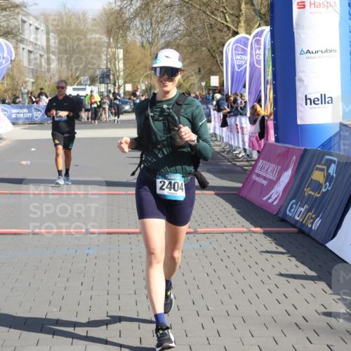 12.04.2026 - 45. Internationalen Wilhelmsburger Insellauf Strokosch-Dieckow http://msf.ph/oto/9464882 12.04.2026 11:14:42 Ziel 2404, 4982 meine-sportfotos.de