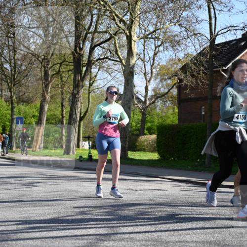 12.04.2026 - 45. Internationalen Wilhelmsburger Insellauf J. Mangold http://msf.ph/oto/9464884 12.04.2026 10:56:22 Ziel 5771, 4549, 4717, 2055, 5512, 2220, 4158, 2133, 2754, 4155, 2795, 3917, 5319, 5352, 2915, 3224, 4654, 3059, 3187, 4448, 2912, 2913, 4927, 2791, 2067, 4321, 2744, 5508 meine-sportfotos.de