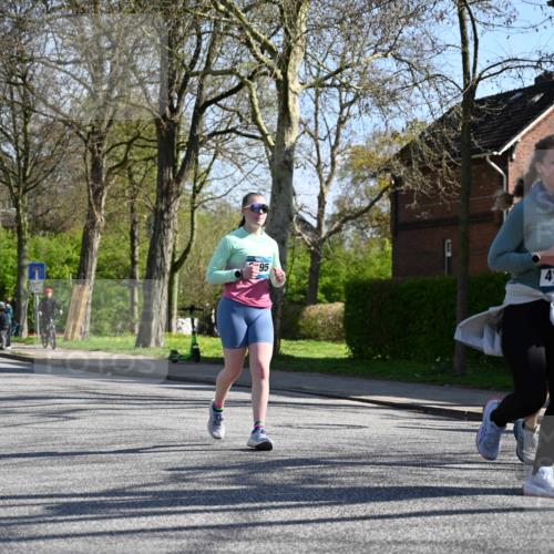 12.04.2026 - 45. Internationalen Wilhelmsburger Insellauf J. Mangold http://msf.ph/oto/9464886 12.04.2026 10:56:22 Ziel 5771, 4549, 4717, 2055, 5512, 2220, 4158, 2133, 2754, 4155, 2795, 3917, 5319, 5352, 2915, 3224, 4654, 3059, 3187, 4448, 2912, 2913, 4927, 2791, 2067, 4321, 2744, 5508 meine-sportfotos.de
