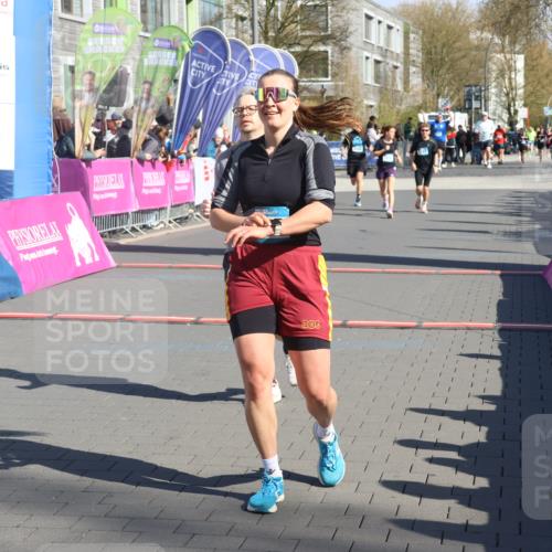 12.04.2026 - 45. Internationalen Wilhelmsburger Insellauf Strokosch-Dieckow http://msf.ph/oto/9464913 12.04.2026 10:57:06 Ziel 2915, 3224, 4654 meine-sportfotos.de