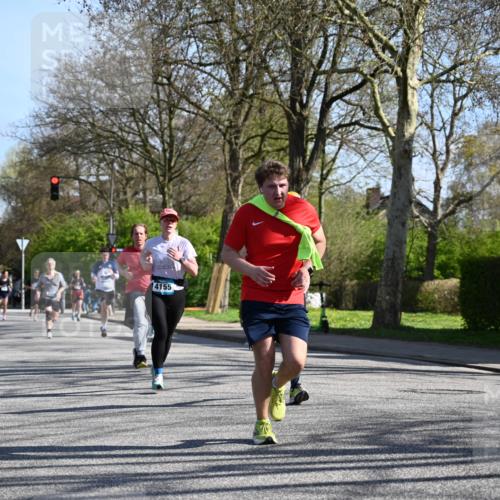 12.04.2026 - 45. Internationalen Wilhelmsburger Insellauf J. Mangold http://msf.ph/oto/9464923 12.04.2026 10:56:27 Ziel 4717, 2055, 5512, 2220, 4158, 2133, 2754, 4155, 2795, 3917, 5319, 5352, 2915, 3224, 4654, 4654, 3059, 3187, 4448, 2912, 2913, 4927, 2791, 2067, 4321, 2744, 5508, 4388, 2579, 2458, 5845, 5844 meine-sportfotos.de