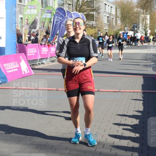 12.04.2026 - 45. Internationalen Wilhelmsburger Insellauf Strokosch-Dieckow http://msf.ph/oto/9464925 12.04.2026 10:57:06 Ziel 2915, 3224, 4654 meine-sportfotos.de