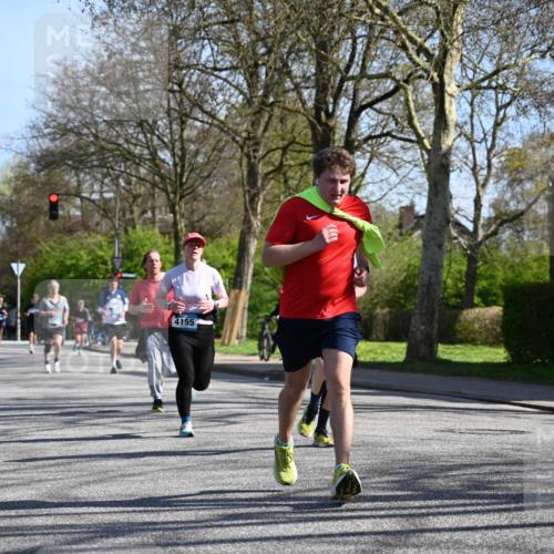12.04.2026 - 45. Internationalen Wilhelmsburger Insellauf J. Mangold http://msf.ph/oto/9464928 12.04.2026 10:56:27 Ziel 4717, 2055, 5512, 2220, 4158, 2133, 2754, 4155, 2795, 3917, 5319, 5352, 2915, 3224, 4654, 4654, 3059, 3187, 4448, 2912, 2913, 4927, 2791, 2067, 4321, 2744, 5508, 4388, 2579, 2458, 5845, 5844 meine-sportfotos.de
