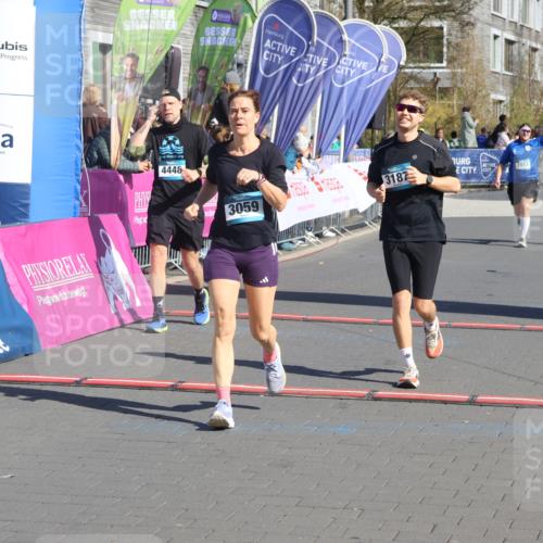 12.04.2026 - 45. Internationalen Wilhelmsburger Insellauf Strokosch-Dieckow http://msf.ph/oto/9464938 12.04.2026 10:57:12 Ziel 3059, 3187, 4448 meine-sportfotos.de