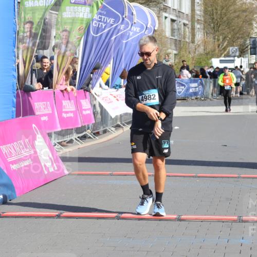 12.04.2026 - 45. Internationalen Wilhelmsburger Insellauf Strokosch-Dieckow http://msf.ph/oto/9464939 12.04.2026 11:14:45 Ziel 4982 meine-sportfotos.de