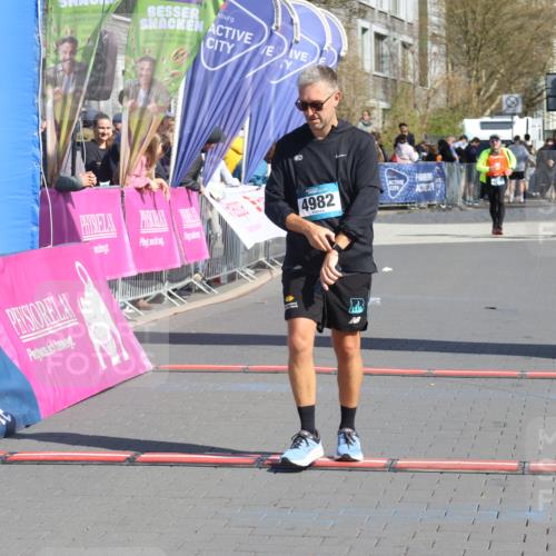 12.04.2026 - 45. Internationalen Wilhelmsburger Insellauf Strokosch-Dieckow http://msf.ph/oto/9464946 12.04.2026 11:14:45 Ziel 4982 meine-sportfotos.de