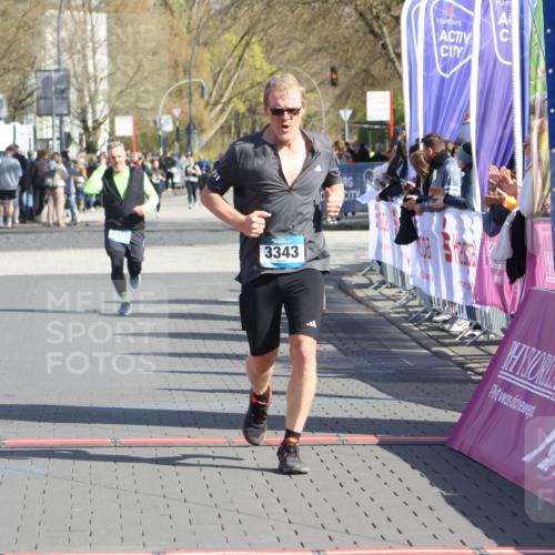 12.04.2026 - 45. Internationalen Wilhelmsburger Insellauf Strokosch-Dieckow http://msf.ph/oto/9464952 12.04.2026 11:14:53 Ziel 3343, 2452, 3018 meine-sportfotos.de