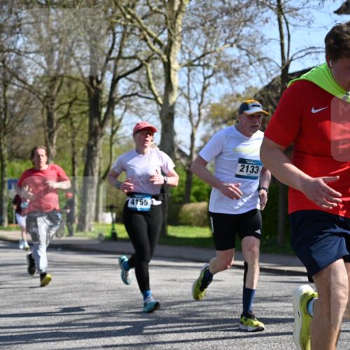 12.04.2026 - 45. Internationalen Wilhelmsburger Insellauf J. Mangold http://msf.ph/oto/9464957 12.04.2026 10:56:29 Ziel 2055, 5512, 2220, 4158, 2133, 2754, 4155, 2795, 3917, 5319, 5352, 2915, 3224, 4654, 3059, 3187, 4448, 2912, 2913, 4927, 2791, 2067, 4321, 2744, 5508, 4388, 2579, 2458, 5845, 5844 meine-sportfotos.de