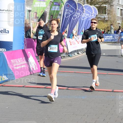 12.04.2026 - 45. Internationalen Wilhelmsburger Insellauf Strokosch-Dieckow http://msf.ph/oto/9464958 12.04.2026 10:57:12 Ziel 3059, 3187, 4448 meine-sportfotos.de
