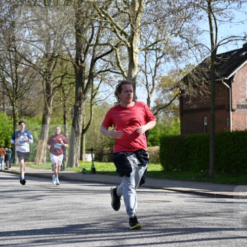 12.04.2026 - 45. Internationalen Wilhelmsburger Insellauf J. Mangold http://msf.ph/oto/9464968 12.04.2026 10:56:30 Ziel 2055, 5512, 2220, 4158, 2133, 2754, 4155, 2795, 3917, 5319, 5352, 2915, 3224, 4654, 3059, 3187, 4448, 2912, 2913, 4927, 2791, 2067, 4321, 2744, 5508, 4388, 2579, 2458, 5845, 5844 meine-sportfotos.de