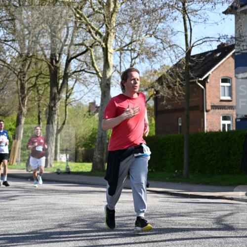 12.04.2026 - 45. Internationalen Wilhelmsburger Insellauf J. Mangold http://msf.ph/oto/9464972 12.04.2026 10:56:30 Ziel 2055, 5512, 2220, 4158, 2133, 2754, 4155, 2795, 3917, 5319, 5352, 2915, 3224, 4654, 3059, 3187, 4448, 2912, 2913, 4927, 2791, 2067, 4321, 2744, 5508, 4388, 2579, 2458, 5845, 5844 meine-sportfotos.de