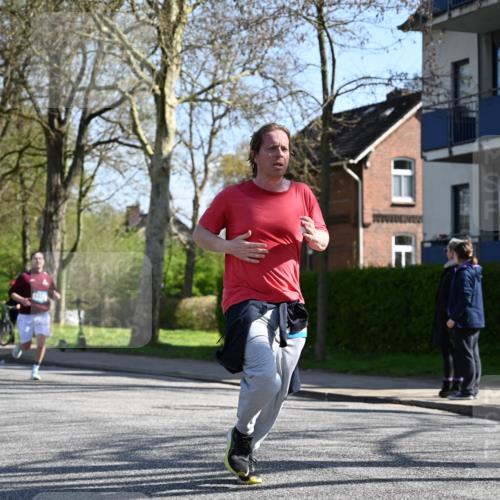 12.04.2026 - 45. Internationalen Wilhelmsburger Insellauf J. Mangold http://msf.ph/oto/9464977 12.04.2026 10:56:30 Ziel 2055, 5512, 2220, 4158, 2133, 2754, 4155, 2795, 3917, 5319, 5352, 2915, 3224, 4654, 3059, 3187, 4448, 2912, 2913, 4927, 2791, 2067, 4321, 2744, 5508, 4388, 2579, 2458, 5845, 5844 meine-sportfotos.de
