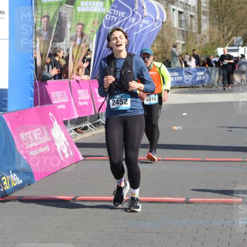 12.04.2026 - 45. Internationalen Wilhelmsburger Insellauf Strokosch-Dieckow http://msf.ph/oto/9464991 12.04.2026 11:14:54 Ziel 3343, 2452, 3018, 2424 meine-sportfotos.de