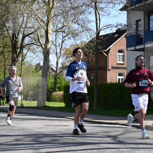 12.04.2026 - 45. Internationalen Wilhelmsburger Insellauf J. Mangold http://msf.ph/oto/9464993 12.04.2026 10:56:34 Ziel 4158, 2133, 2754, 4155, 2795, 3917, 5319, 5352, 2915, 3224, 4654, 3059, 3187, 4448, 2912, 2913, 4927, 2791, 2067, 4321, 2744, 5508, 4388, 2579, 2458, 5845, 5844 meine-sportfotos.de