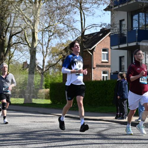12.04.2026 - 45. Internationalen Wilhelmsburger Insellauf J. Mangold http://msf.ph/oto/9464998 12.04.2026 10:56:34 Ziel 4158, 2133, 2754, 4155, 2795, 3917, 5319, 5352, 2915, 3224, 4654, 3059, 3187, 4448, 2912, 2913, 4927, 2791, 2067, 4321, 2744, 5508, 4388, 2579, 2458, 5845, 5844 meine-sportfotos.de