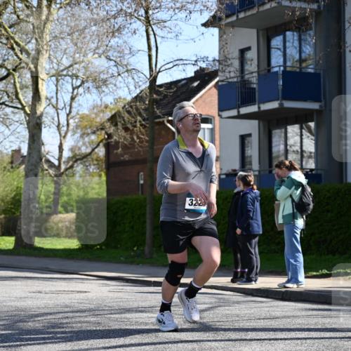 12.04.2026 - 45. Internationalen Wilhelmsburger Insellauf J. Mangold http://msf.ph/oto/9465013 12.04.2026 10:56:35 Ziel 4158, 2133, 2754, 4155, 2795, 3917, 5319, 5352, 2915, 3224, 4654, 3059, 3187, 4448, 2912, 2913, 4927, 2791, 2067, 4321, 2744, 5508, 4388, 4388, 2579, 2458, 5845, 5844 meine-sportfotos.de