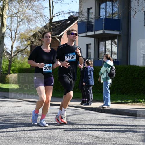 12.04.2026 - 45. Internationalen Wilhelmsburger Insellauf J. Mangold http://msf.ph/oto/9465026 12.04.2026 10:56:41 Ziel 2795, 3917, 5319, 5352, 2915, 3224, 4654, 3059, 3187, 4448, 2912, 2913, 4927, 2791, 2067, 4321, 2744, 5508, 4388, 2579, 2458, 5845, 5844, 5701 meine-sportfotos.de
