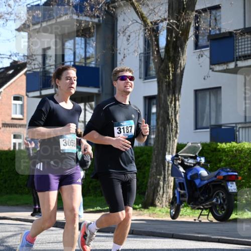12.04.2026 - 45. Internationalen Wilhelmsburger Insellauf J. Mangold http://msf.ph/oto/9465042 12.04.2026 10:56:42 Ziel 2795, 3917, 5319, 5352, 2915, 3224, 4654, 3059, 3187, 4448, 2912, 2913, 4927, 2791, 2067, 4321, 2744, 5508, 4388, 2579, 2458, 5845, 5844, 5701 meine-sportfotos.de