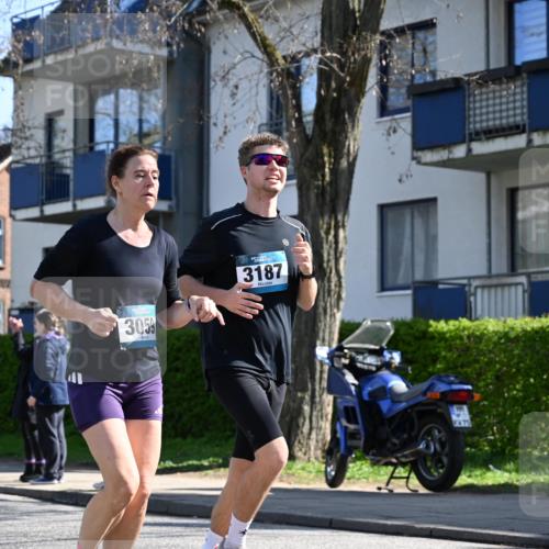12.04.2026 - 45. Internationalen Wilhelmsburger Insellauf J. Mangold http://msf.ph/oto/9465044 12.04.2026 10:56:42 Ziel 2795, 3917, 5319, 5352, 2915, 3224, 4654, 3059, 3187, 4448, 2912, 2913, 4927, 2791, 2067, 4321, 2744, 5508, 4388, 2579, 2458, 5845, 5844, 5701 meine-sportfotos.de