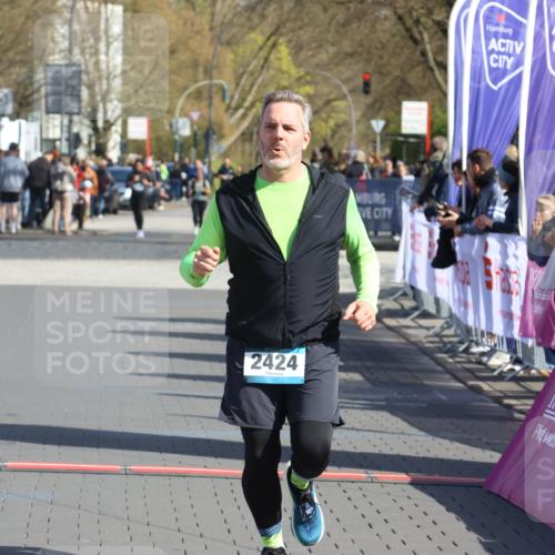 12.04.2026 - 45. Internationalen Wilhelmsburger Insellauf Strokosch-Dieckow http://msf.ph/oto/9465045 12.04.2026 11:14:59 Ziel 3018, 2424 meine-sportfotos.de