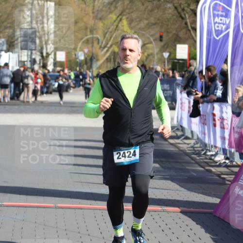 12.04.2026 - 45. Internationalen Wilhelmsburger Insellauf Strokosch-Dieckow http://msf.ph/oto/9465052 12.04.2026 11:14:59 Ziel 3018, 2424 meine-sportfotos.de