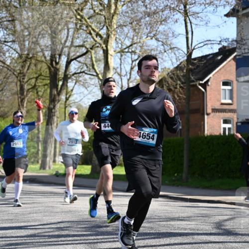 12.04.2026 - 45. Internationalen Wilhelmsburger Insellauf J. Mangold http://msf.ph/oto/9465079 12.04.2026 10:56:44 Ziel 3917, 5319, 5352, 2915, 3224, 4654, 3059, 3187, 4448, 2912, 2913, 4927, 2791, 2067, 4321, 2744, 2067, 4321, 2744, 5508, 4388, 2579, 2458, 5845, 5844, 5701 meine-sportfotos.de