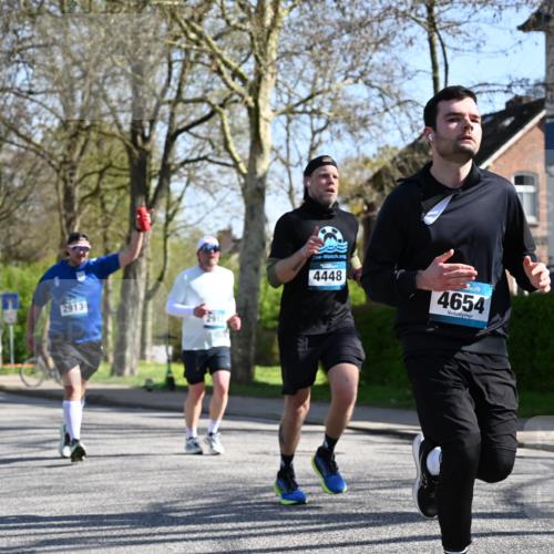 12.04.2026 - 45. Internationalen Wilhelmsburger Insellauf J. Mangold http://msf.ph/oto/9465098 12.04.2026 10:56:45 Ziel 5319, 5352, 2915, 3224, 4654, 3059, 3187, 4448, 2912, 2913, 4927, 2791, 2067, 4321, 2744, 5508, 5508, 4388, 2579, 2458, 5845, 5844, 5701 meine-sportfotos.de
