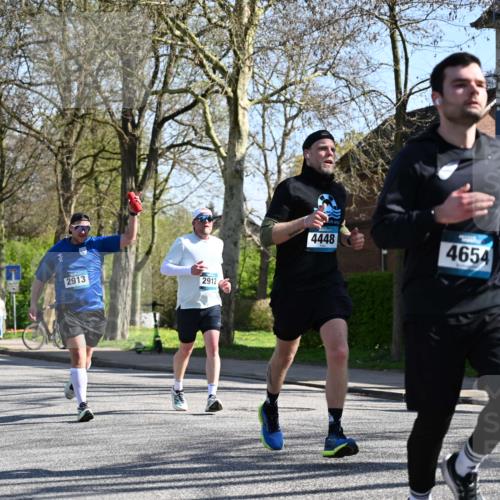 12.04.2026 - 45. Internationalen Wilhelmsburger Insellauf J. Mangold http://msf.ph/oto/9465103 12.04.2026 10:56:45 Ziel 5319, 5352, 2915, 3224, 4654, 3059, 3187, 4448, 2912, 2913, 4927, 2791, 2067, 4321, 2744, 5508, 5508, 4388, 2579, 2458, 5845, 5844, 5701 meine-sportfotos.de