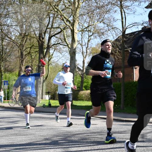 12.04.2026 - 45. Internationalen Wilhelmsburger Insellauf J. Mangold http://msf.ph/oto/9465106 12.04.2026 10:56:45 Ziel 5319, 5352, 2915, 3224, 4654, 3059, 3187, 4448, 2912, 2913, 4927, 2791, 2067, 4321, 2744, 5508, 5508, 4388, 2579, 2458, 5845, 5844, 5701 meine-sportfotos.de