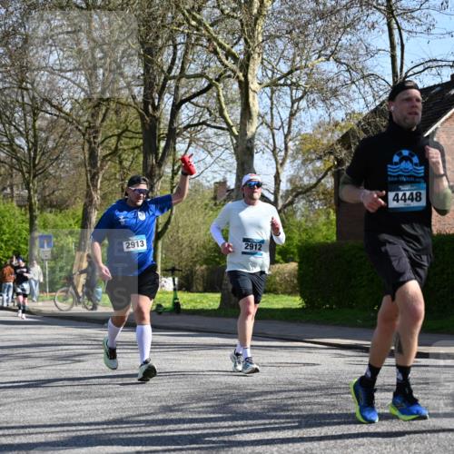 12.04.2026 - 45. Internationalen Wilhelmsburger Insellauf J. Mangold http://msf.ph/oto/9465114 12.04.2026 10:56:45 Ziel 5319, 5352, 2915, 3224, 4654, 3059, 3187, 4448, 2912, 2913, 4927, 2791, 2067, 4321, 2744, 5508, 5508, 4388, 2579, 2458, 5845, 5844, 5701 meine-sportfotos.de