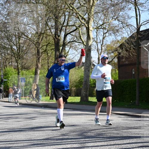 12.04.2026 - 45. Internationalen Wilhelmsburger Insellauf J. Mangold http://msf.ph/oto/9465121 12.04.2026 10:56:45 Ziel 5319, 5352, 2915, 3224, 4654, 3059, 3187, 4448, 2912, 2913, 4927, 2791, 2067, 4321, 2744, 5508, 5508, 4388, 2579, 2458, 5845, 5844, 5701 meine-sportfotos.de