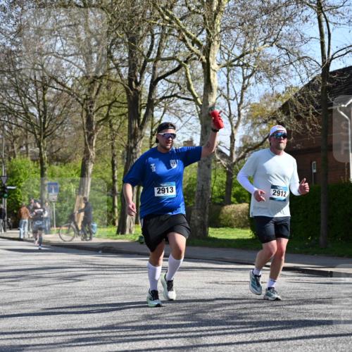 12.04.2026 - 45. Internationalen Wilhelmsburger Insellauf J. Mangold http://msf.ph/oto/9465126 12.04.2026 10:56:46 Ziel 2915, 3224, 4654, 3059, 3187, 4448, 2912, 2913, 4927, 2791, 2067, 4321, 2744, 5508, 4388, 2579, 2458, 5845, 5844, 5701 meine-sportfotos.de