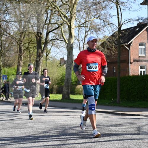 12.04.2026 - 45. Internationalen Wilhelmsburger Insellauf J. Mangold http://msf.ph/oto/9465130 12.04.2026 10:56:52 Ziel 4654, 3059, 3187, 4448, 2912, 2913, 4927, 2791, 2067, 4321, 2744, 5508, 4388, 2579, 2458, 5845, 5844, 5701, 4368 meine-sportfotos.de