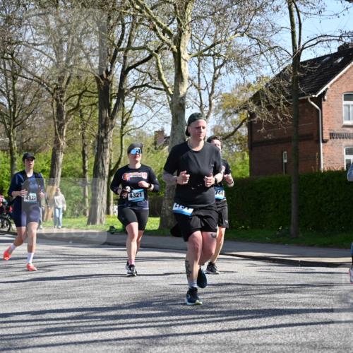 12.04.2026 - 45. Internationalen Wilhelmsburger Insellauf J. Mangold http://msf.ph/oto/9465146 12.04.2026 10:56:54 Ziel 3059, 3187, 4448, 2912, 2913, 4927, 2791, 2067, 4321, 2744, 5508, 4388, 2579, 2458, 5845, 5844, 5701, 4368 meine-sportfotos.de