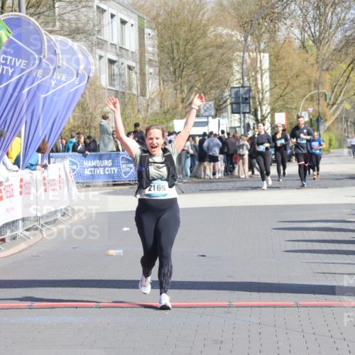 12.04.2026 - 45. Internationalen Wilhelmsburger Insellauf Strokosch-Dieckow http://msf.ph/oto/9465156 12.04.2026 11:15:24 Ziel 2165 meine-sportfotos.de