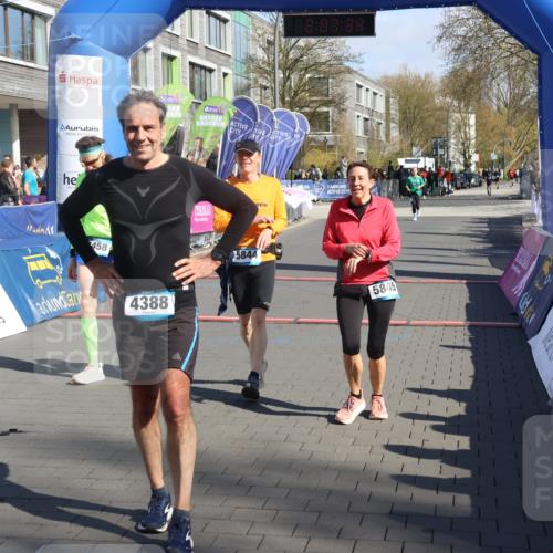 12.04.2026 - 45. Internationalen Wilhelmsburger Insellauf Strokosch-Dieckow http://msf.ph/oto/9465158 12.04.2026 10:57:32 Ziel 2579, 2458, 5845, 5844 meine-sportfotos.de