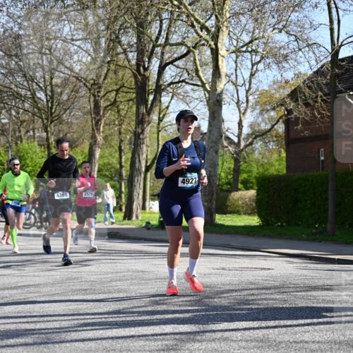12.04.2026 - 45. Internationalen Wilhelmsburger Insellauf J. Mangold http://msf.ph/oto/9465163 12.04.2026 10:56:56 Ziel 3059, 3187, 4448, 2912, 2913, 4927, 2791, 2067, 4321, 2744, 5508, 4388, 2579, 2458, 5845, 5844, 5701, 4368, 2441 meine-sportfotos.de