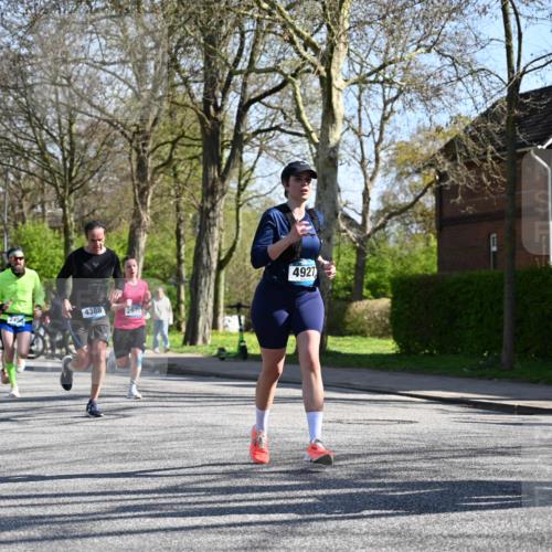 12.04.2026 - 45. Internationalen Wilhelmsburger Insellauf J. Mangold http://msf.ph/oto/9465164 12.04.2026 10:56:56 Ziel 3059, 3187, 4448, 2912, 2913, 4927, 2791, 2067, 4321, 2744, 5508, 4388, 2579, 2458, 5845, 5844, 5701, 4368, 2441 meine-sportfotos.de