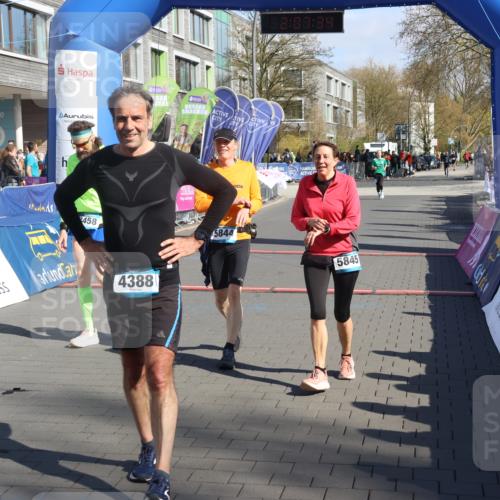 12.04.2026 - 45. Internationalen Wilhelmsburger Insellauf Strokosch-Dieckow http://msf.ph/oto/9465165 12.04.2026 10:57:32 Ziel 2579, 2458, 5845, 5844 meine-sportfotos.de