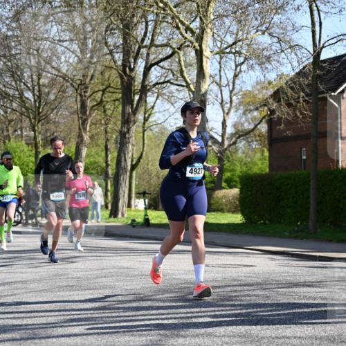 12.04.2026 - 45. Internationalen Wilhelmsburger Insellauf J. Mangold http://msf.ph/oto/9465167 12.04.2026 10:56:56 Ziel 3059, 3187, 4448, 2912, 2913, 4927, 2791, 2067, 4321, 2744, 5508, 4388, 2579, 2458, 5845, 5844, 5701, 4368, 2441 meine-sportfotos.de