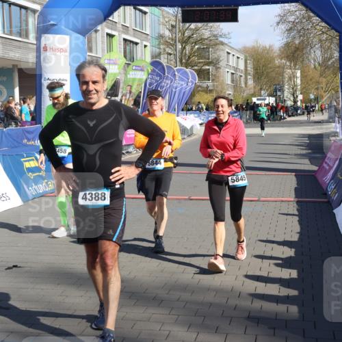 12.04.2026 - 45. Internationalen Wilhelmsburger Insellauf Strokosch-Dieckow http://msf.ph/oto/9465170 12.04.2026 10:57:33 Ziel 2458, 5845, 5844 meine-sportfotos.de