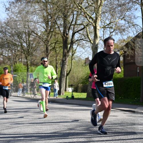12.04.2026 - 45. Internationalen Wilhelmsburger Insellauf J. Mangold http://msf.ph/oto/9465184 12.04.2026 10:56:58 Ziel 2912, 2913, 4927, 2791, 2067, 4321, 2744, 5508, 4388, 2579, 2458, 5845, 5844, 5701, 4368, 2441, 5243 meine-sportfotos.de