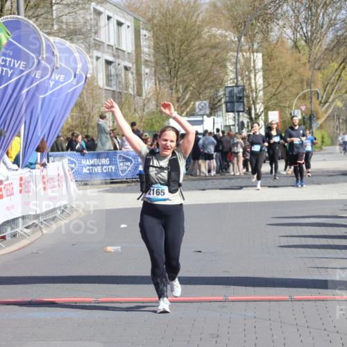 12.04.2026 - 45. Internationalen Wilhelmsburger Insellauf Strokosch-Dieckow http://msf.ph/oto/9465187 12.04.2026 11:15:24 Ziel 2165 meine-sportfotos.de